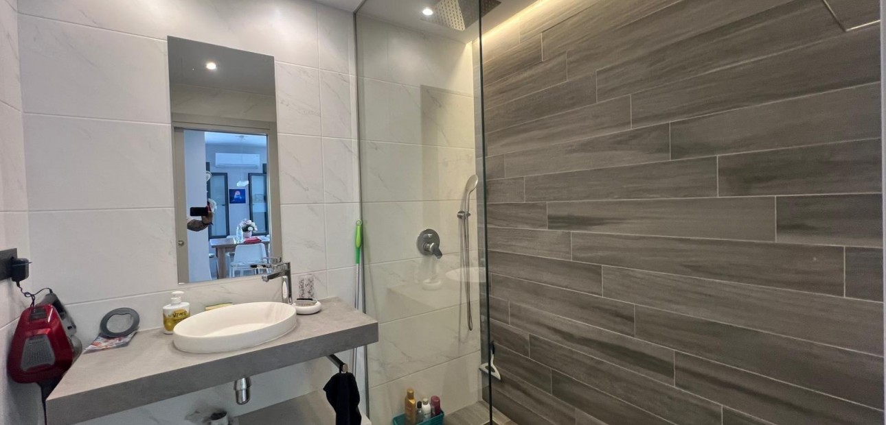 Venta - Apartamento / piso -
Guardamar del Segura - Urbanizaciones