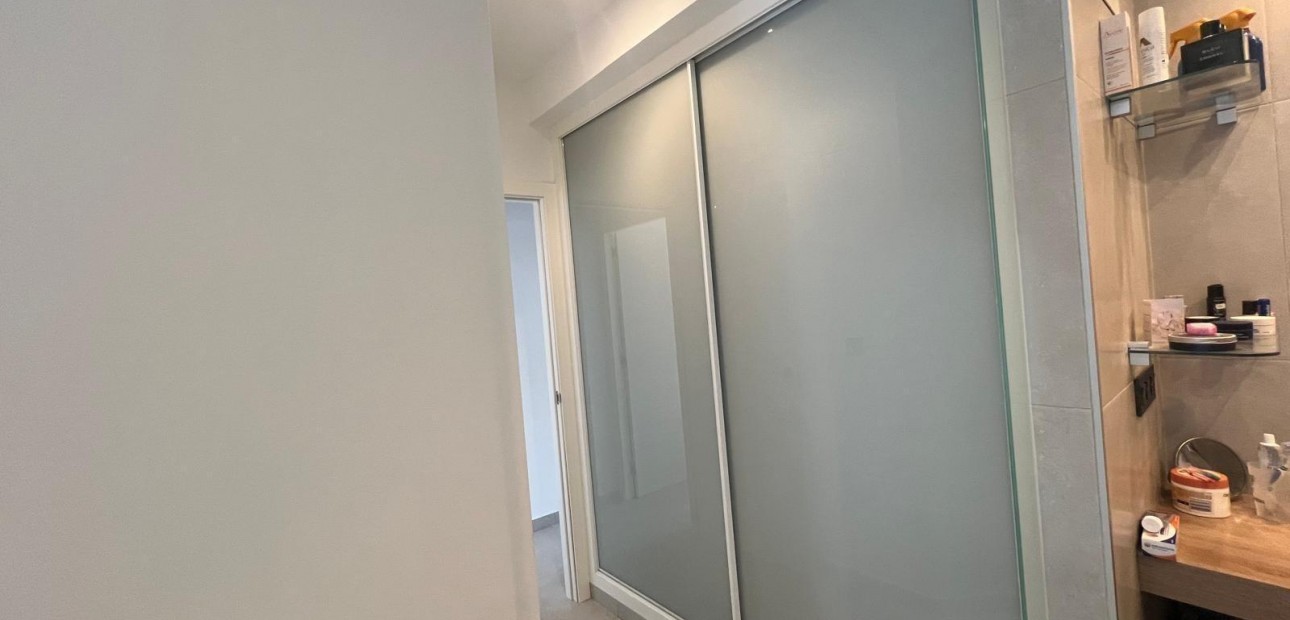 Venta - Apartamento / piso -
Guardamar del Segura - Urbanizaciones