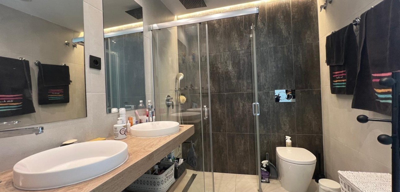Venta - Apartamento / piso -
Guardamar del Segura - Urbanizaciones