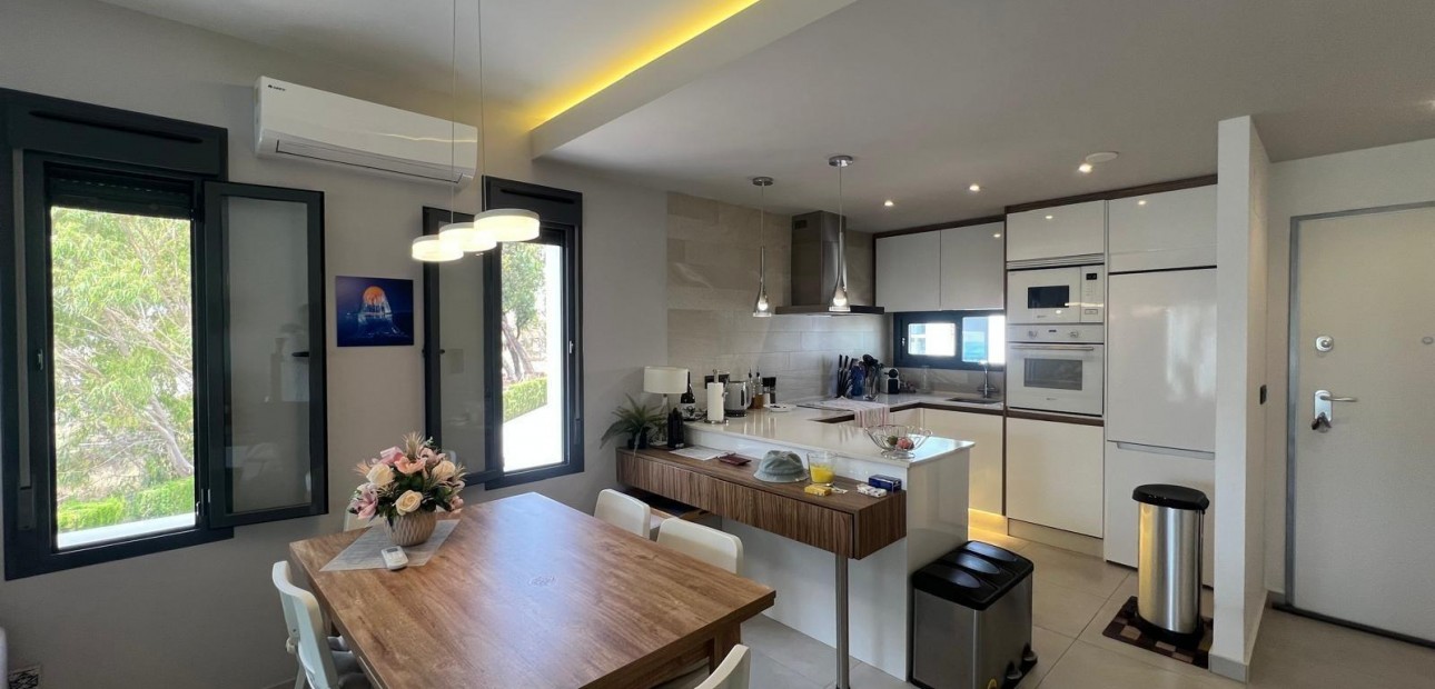 Venta - Apartamento / piso -
Guardamar del Segura - Urbanizaciones