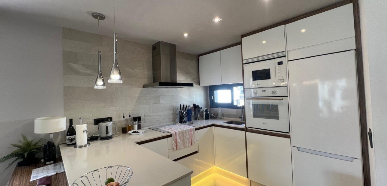 Venta - Apartamento / piso -
Guardamar del Segura - Urbanizaciones