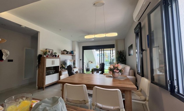 Venta - Apartamento / piso -
Guardamar del Segura - Urbanizaciones