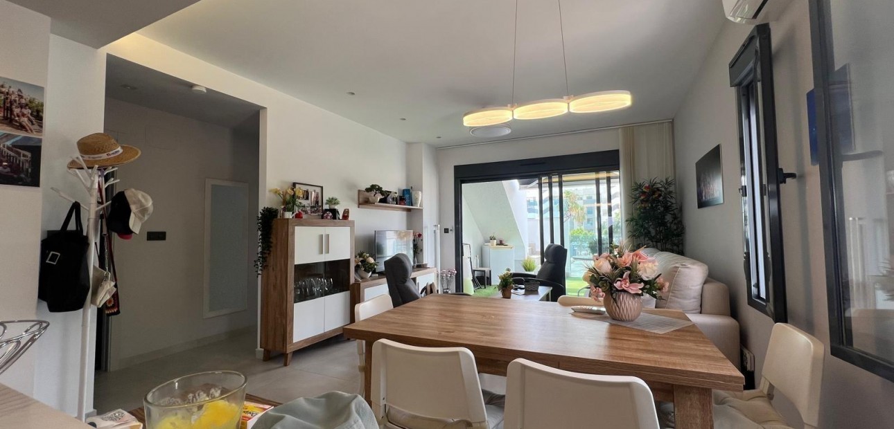 Venta - Apartamento / piso -
Guardamar del Segura - Urbanizaciones