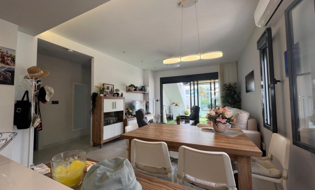 Venta - Apartamento / piso -
Guardamar del Segura - Urbanizaciones