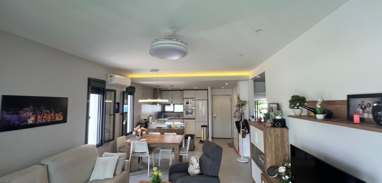 Venta - Apartamento / piso -
Guardamar del Segura - Urbanizaciones