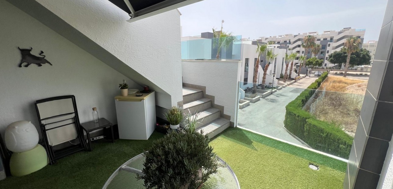 Venta - Apartamento / piso -
Guardamar del Segura - Urbanizaciones