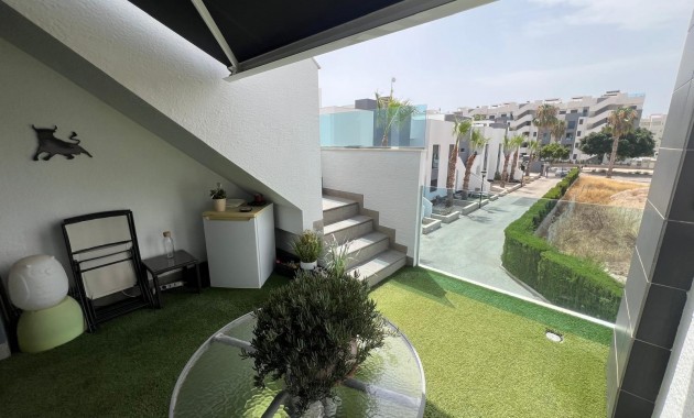 Venta - Apartamento / piso -
Guardamar del Segura - Urbanizaciones