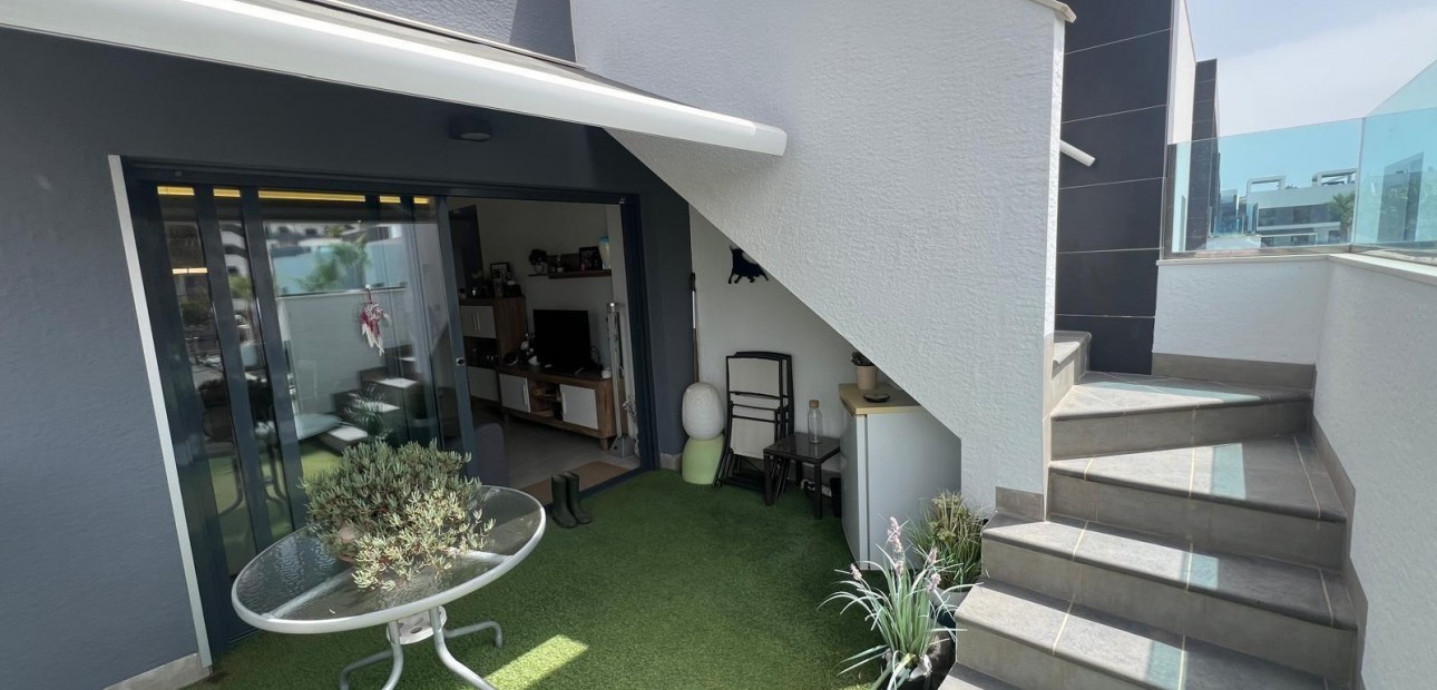 Venta - Apartamento / piso -
Guardamar del Segura - Urbanizaciones