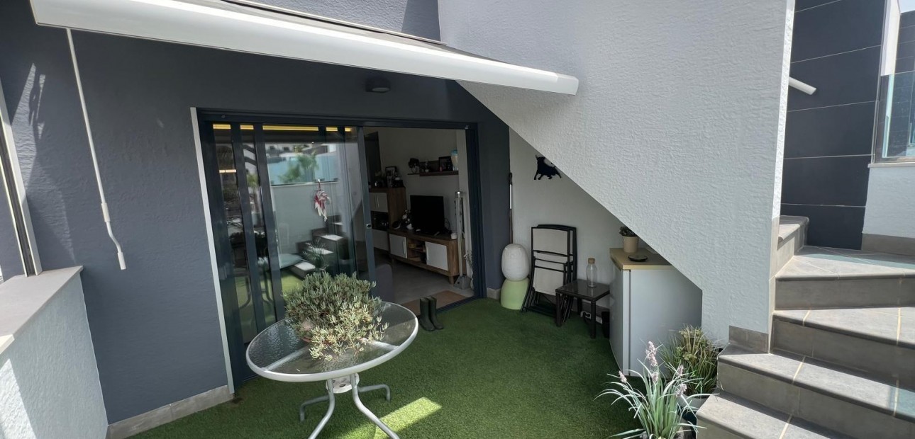 Venta - Apartamento / piso -
Guardamar del Segura - Urbanizaciones