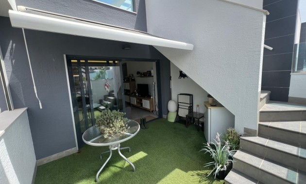 Venta - Apartamento / piso -
Guardamar del Segura - Urbanizaciones