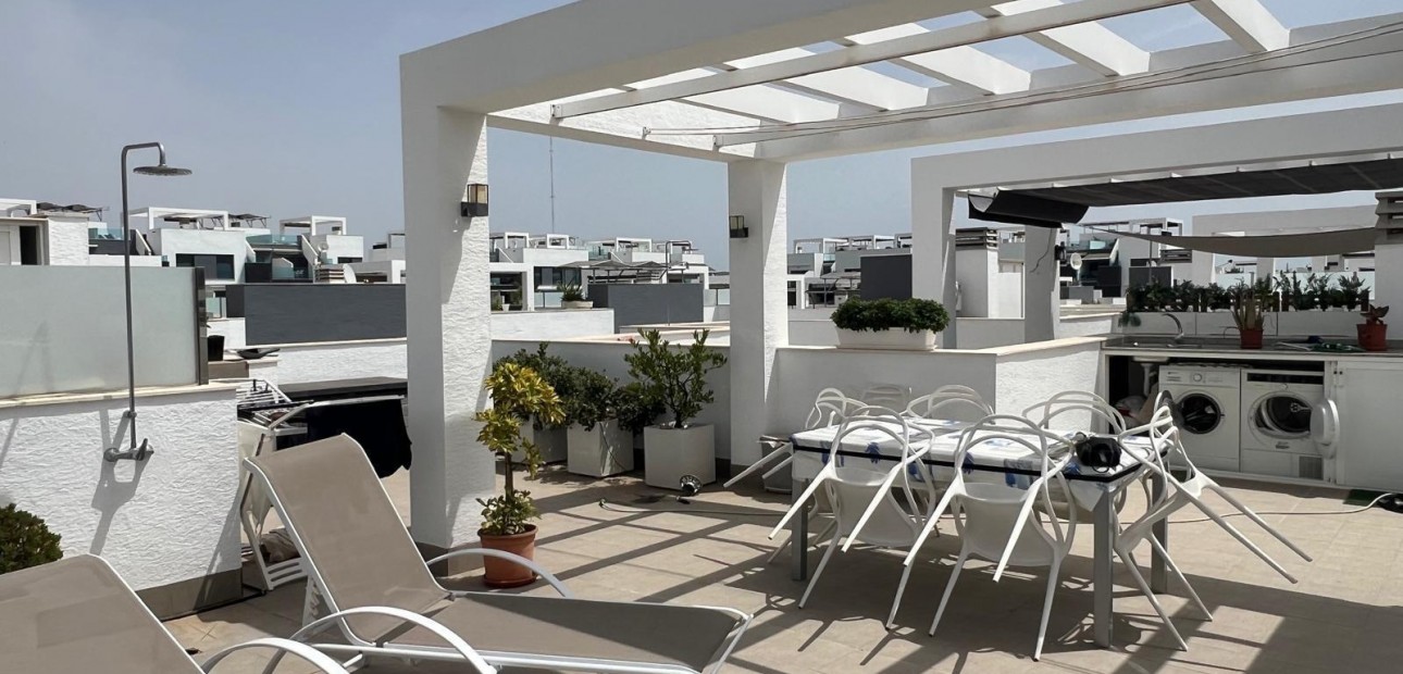 Venta - Apartamento / piso -
Guardamar del Segura - Urbanizaciones