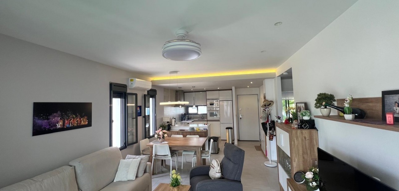 Venta - Apartamento / piso -
Guardamar del Segura - Urbanizaciones