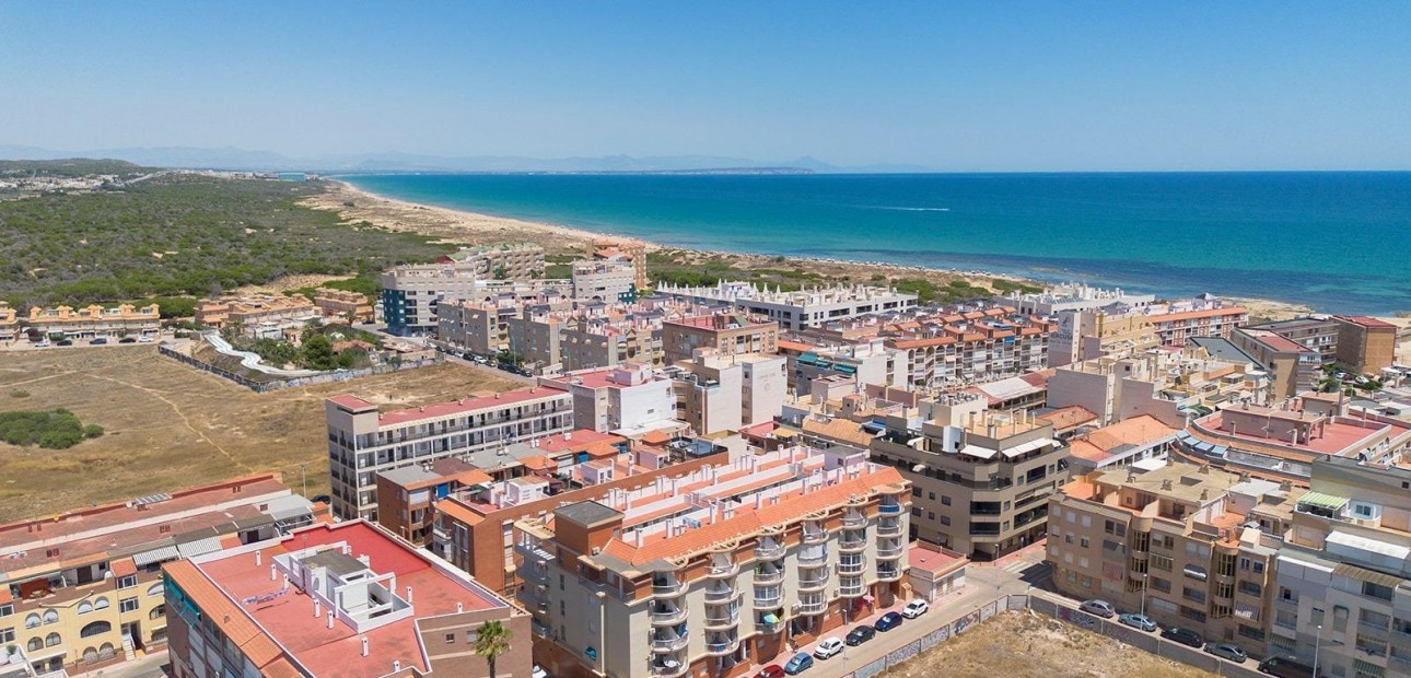 Venta - Apartamento / piso -
Torrevieja - La Mata pueblo