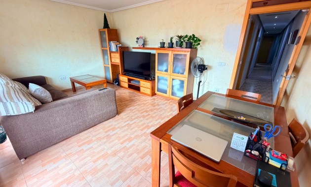 Venta - Apartamento / piso -
Los Montesinos