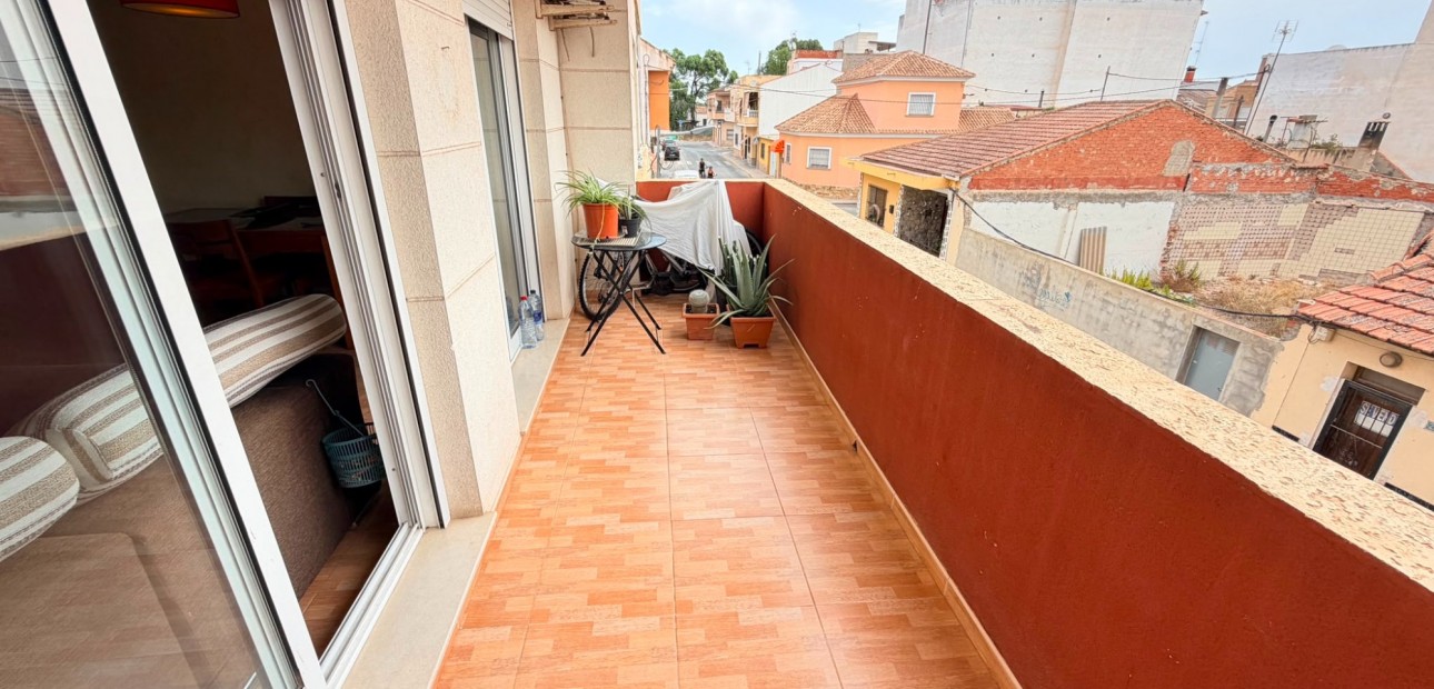 Venta - Apartamento / piso -
Los Montesinos