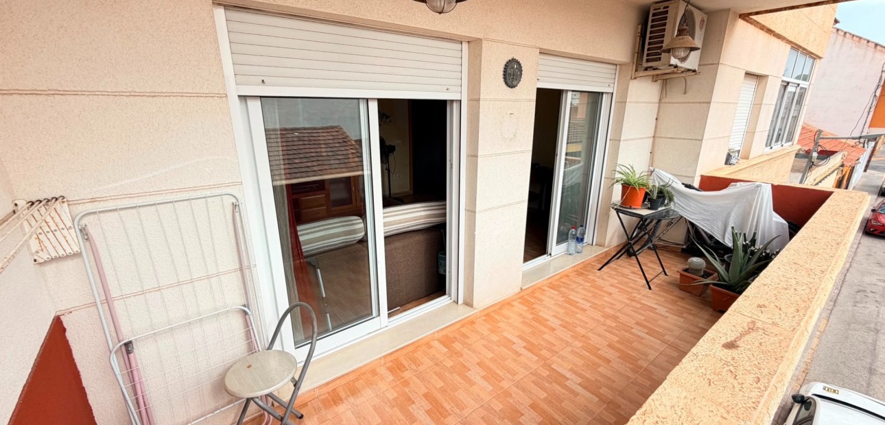 Venta - Apartamento / piso -
Los Montesinos