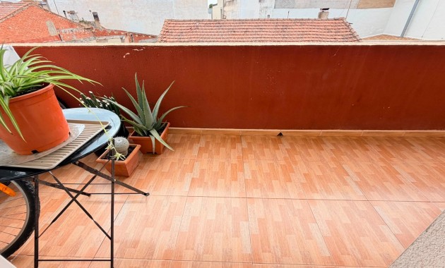 Venta - Apartamento / piso -
Los Montesinos
