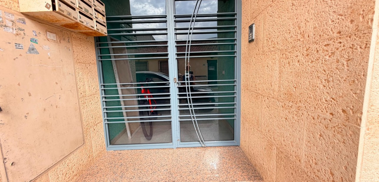 Venta - Apartamento / piso -
Los Montesinos