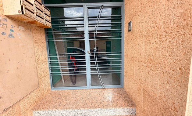 Venta - Apartamento / piso -
Los Montesinos