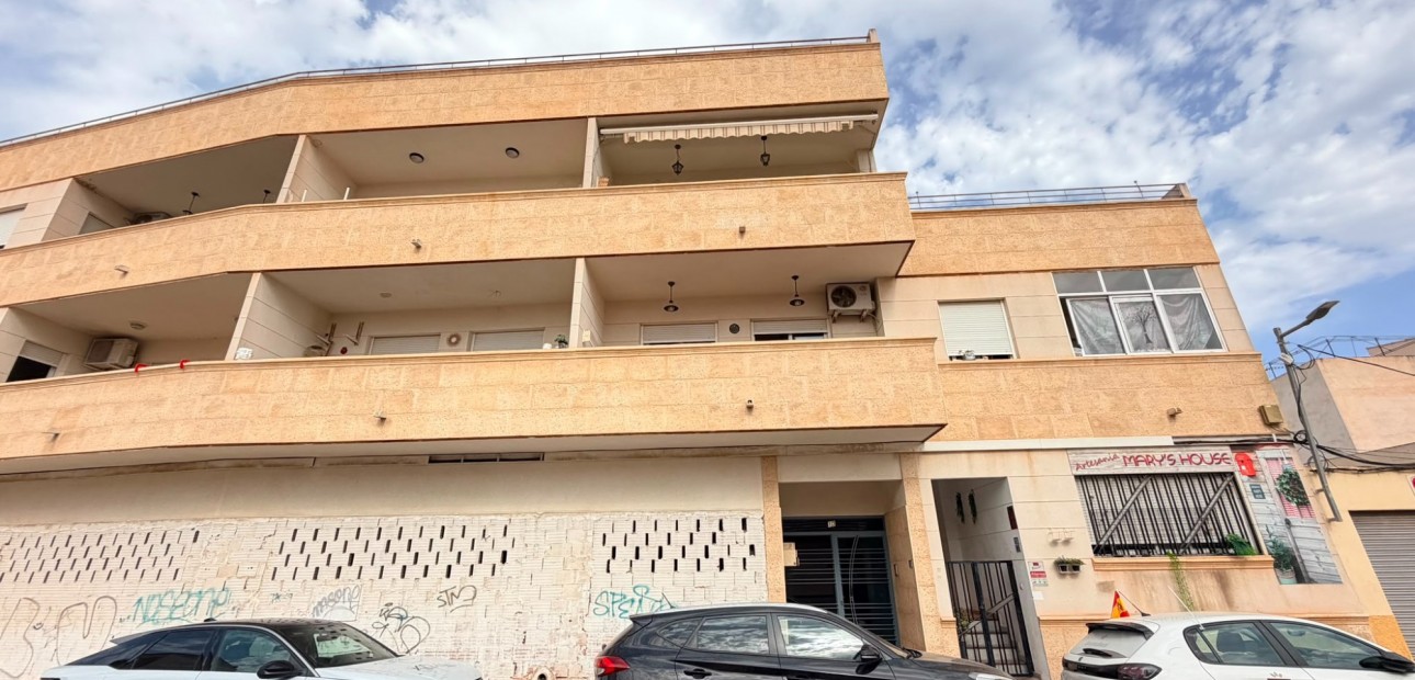 Venta - Apartamento / piso -
Los Montesinos