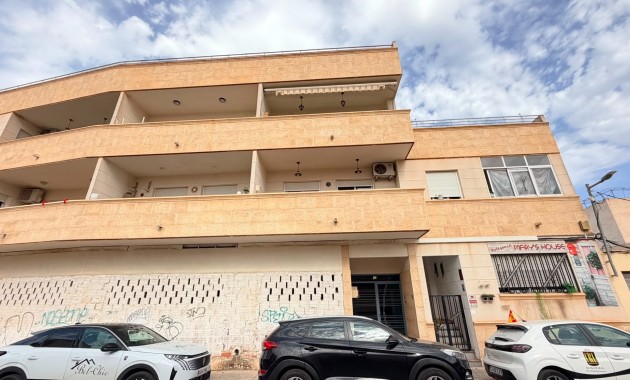Venta - Apartamento / piso -
Los Montesinos
