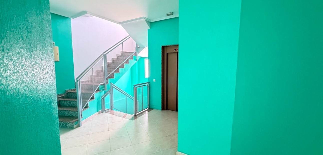 Venta - Apartamento / piso -
Los Montesinos