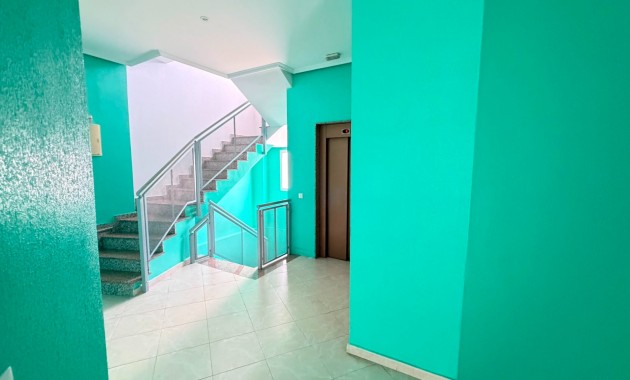 Venta - Apartamento / piso -
Los Montesinos