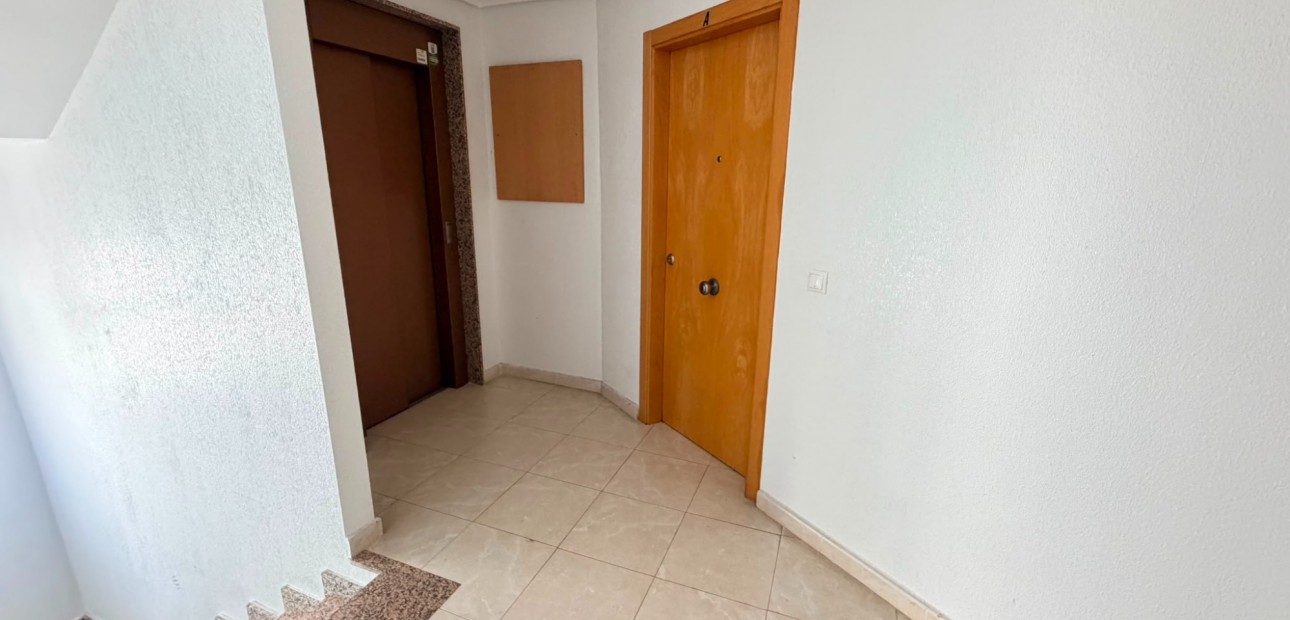 Venta - Apartamento / piso -
Los Montesinos