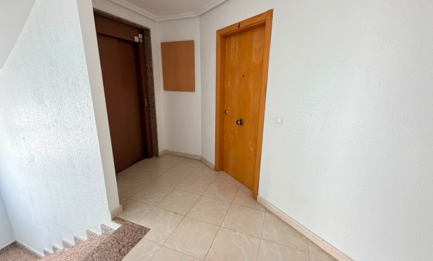 Venta - Apartamento / piso -
Los Montesinos