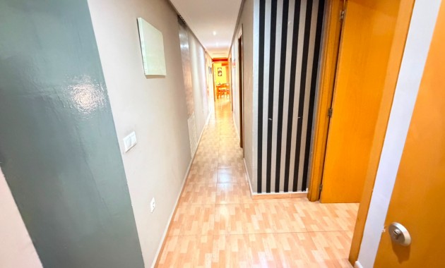 Venta - Apartamento / piso -
Los Montesinos
