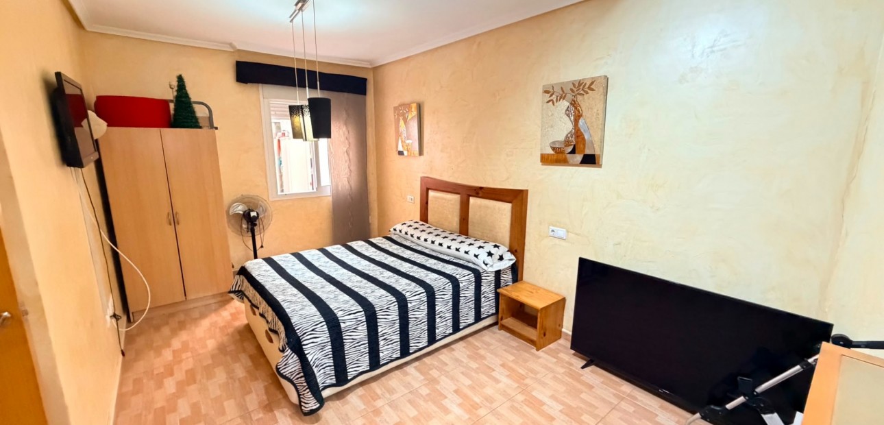 Venta - Apartamento / piso -
Los Montesinos