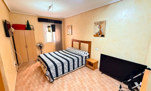 Venta - Apartamento / piso -
Los Montesinos
