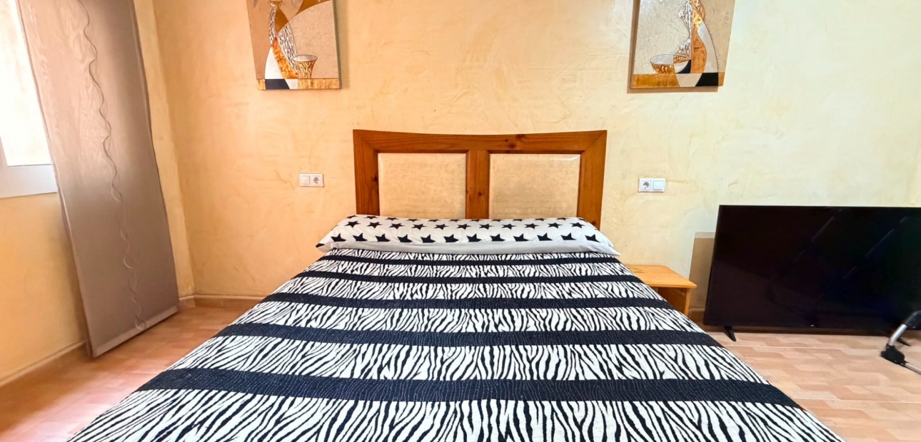 Venta - Apartamento / piso -
Los Montesinos