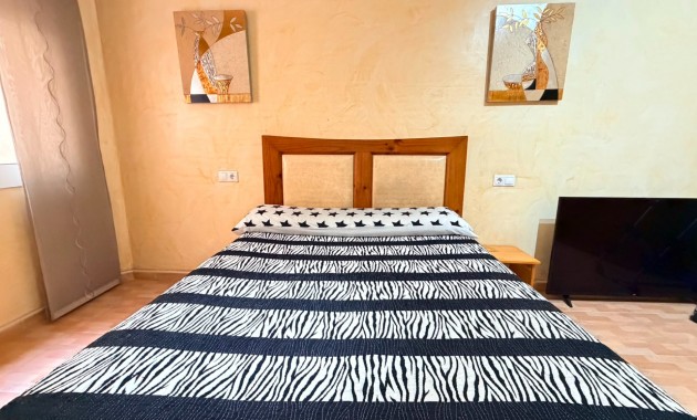 Venta - Apartamento / piso -
Los Montesinos