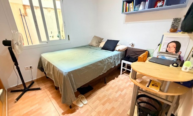 Venta - Apartamento / piso -
Los Montesinos