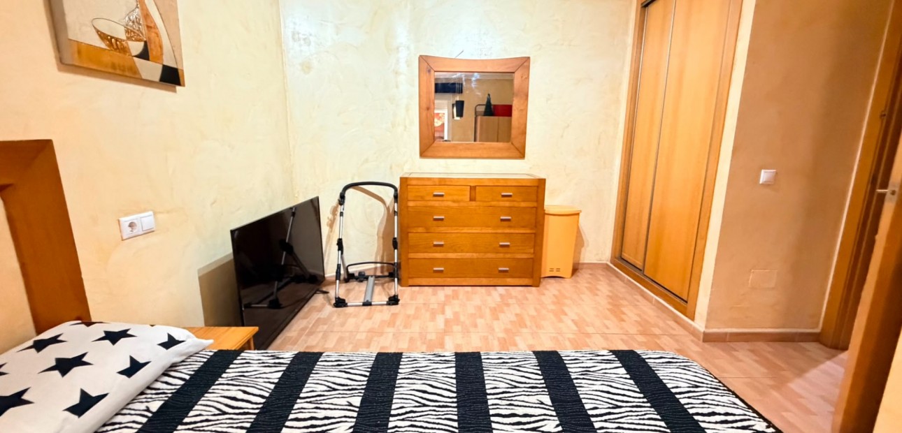 Venta - Apartamento / piso -
Los Montesinos
