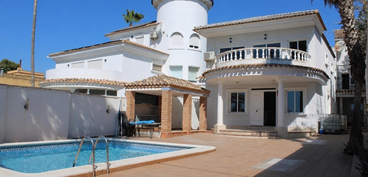 Venta - Villa -
Jacarilla - Comunidad valenciana