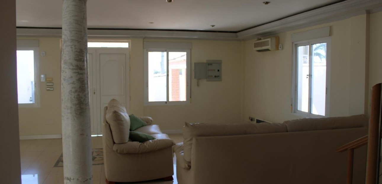 Venta - Villa -
Jacarilla - Comunidad valenciana