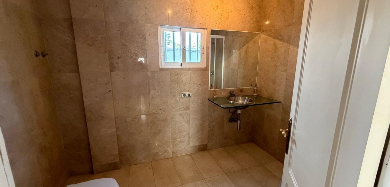 Venta - Villa -
Jacarilla - Comunidad valenciana