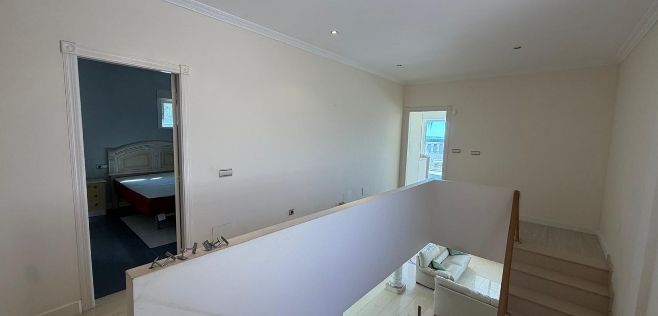 Venta - Villa -
Jacarilla - Comunidad valenciana