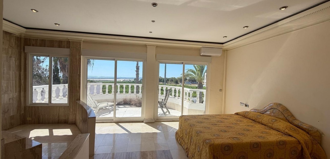 Venta - Villa -
Jacarilla - Comunidad valenciana