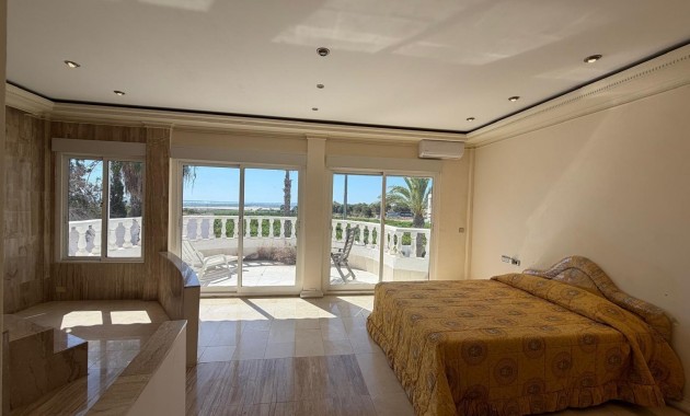 Venta - Villa -
Jacarilla - Comunidad valenciana