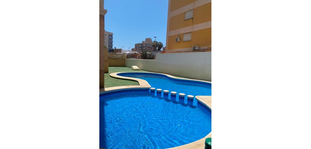 Venta - Apartamento / piso -
Torrevieja - Playa del cura