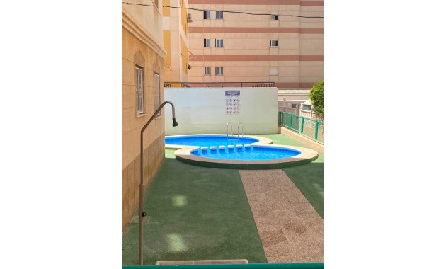 Venta - Apartamento / piso -
Torrevieja - Playa del cura