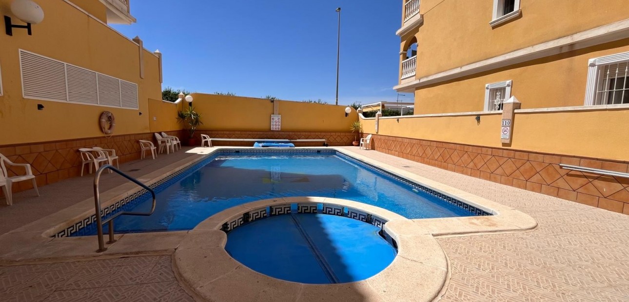 Venta - Apartamento / piso -
Algorfa - Pueblo