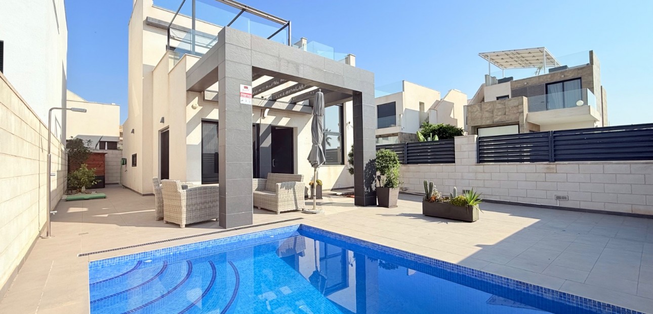 Venta - Villa -
Ciudad Quesada - Pueblo Bravo
