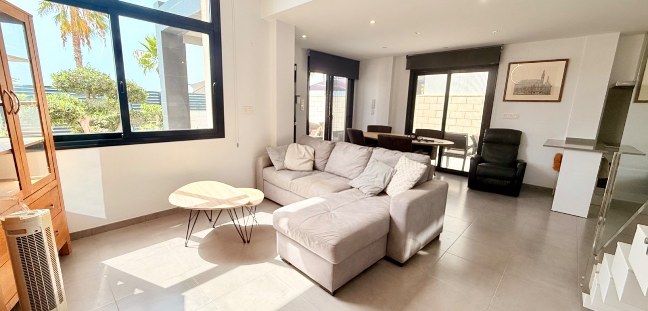 Venta - Villa -
Ciudad Quesada - Pueblo Bravo