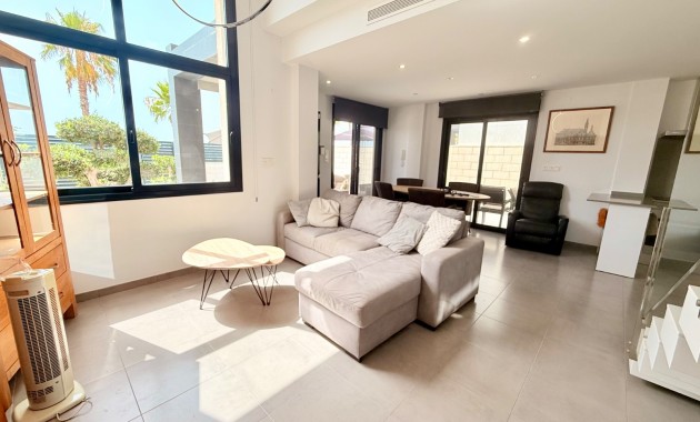 Venta - Villa -
Ciudad Quesada - Pueblo Bravo