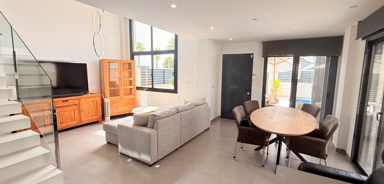 Venta - Villa -
Ciudad Quesada - Pueblo Bravo