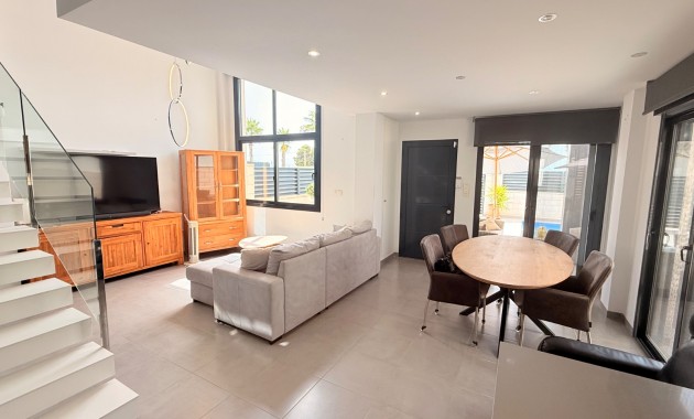 Venta - Villa -
Ciudad Quesada - Pueblo Bravo